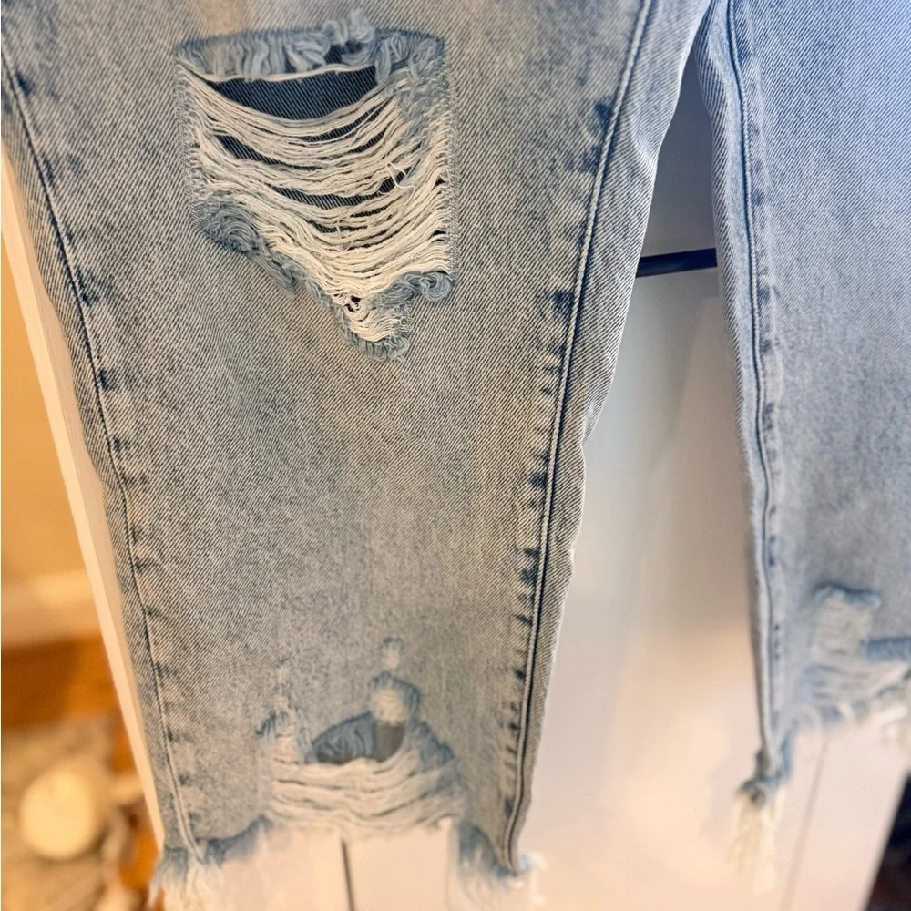 NWT Good American Beachy Distressed hi-Rise Curvy Jeans